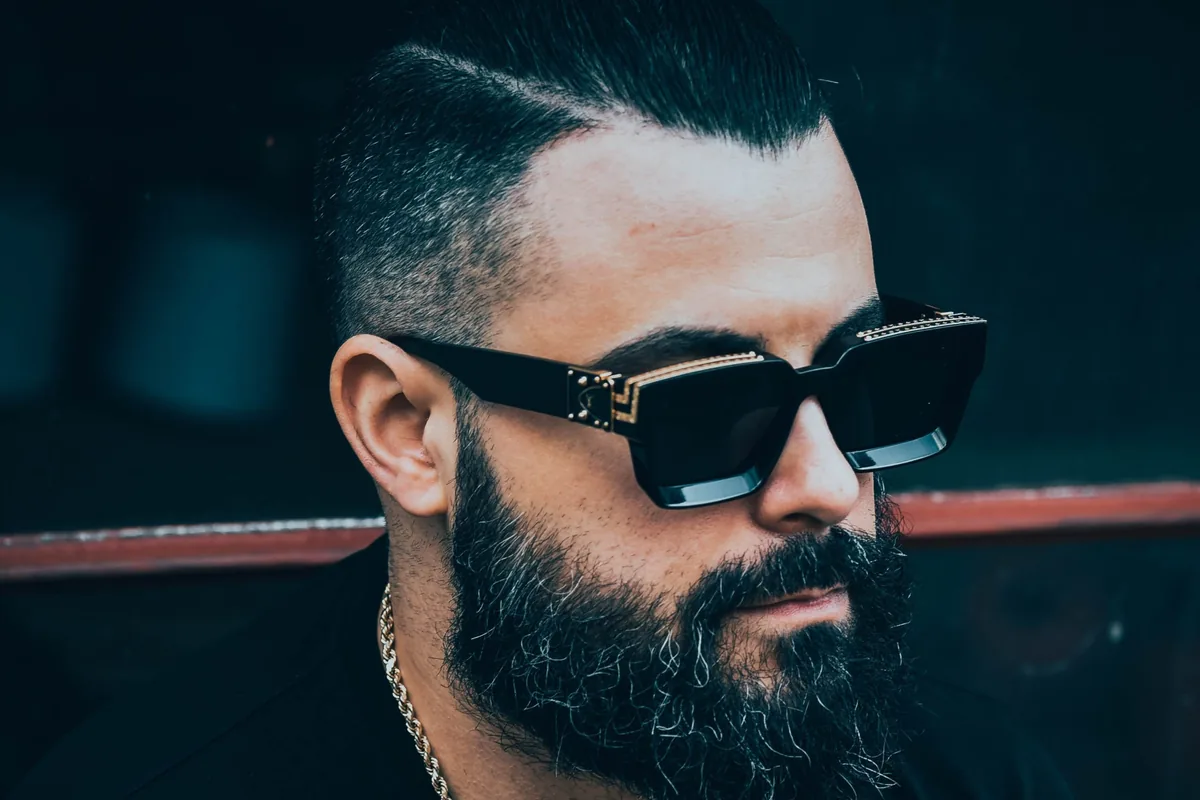 Barber using clippers during a fade haircut, supporting haircut guide SEO content